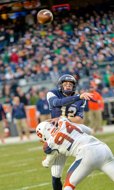 No. 3 Notre Dame slams Syracuse 36-3 at Yankee Stadium